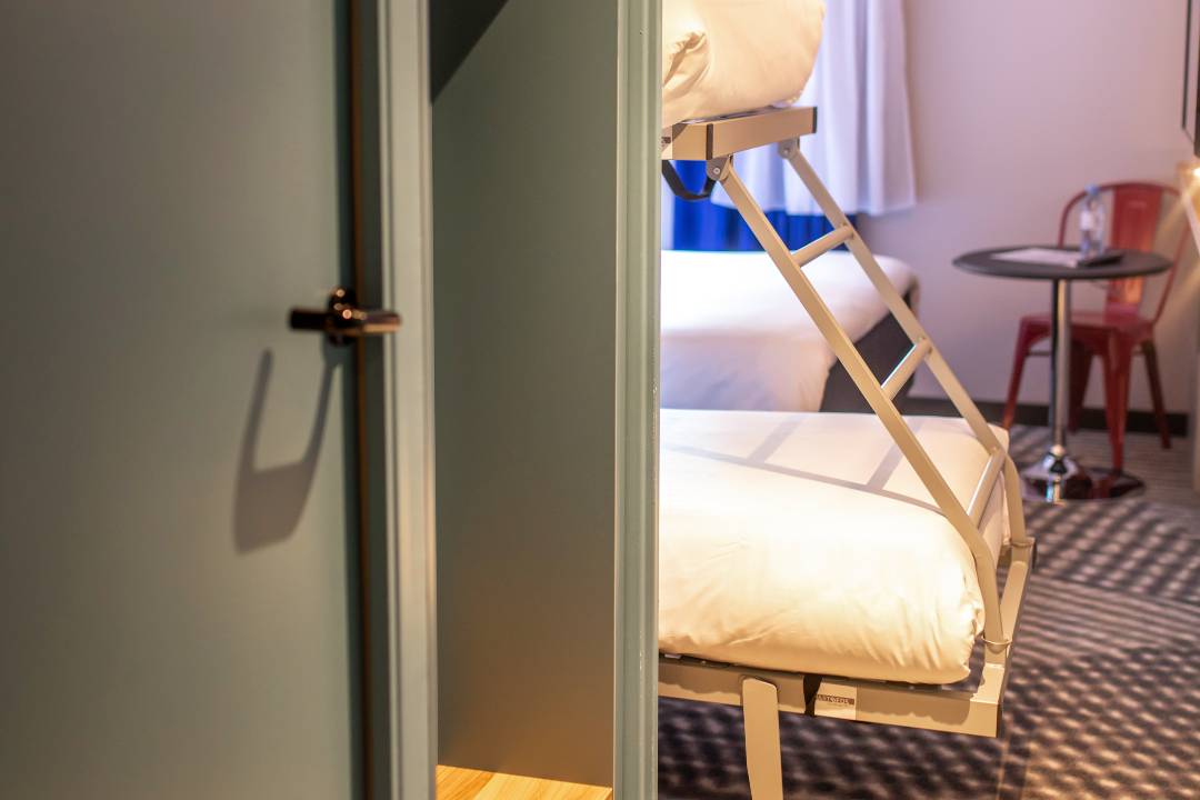 Armoire + lits superposés chambre - Ibis Style Saint-Etienne Châteaucreux